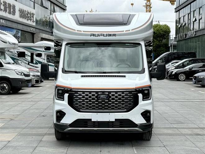 ：商务旅居新选择舒适与安全并存不朽情缘首页福特T8小额头房车(图3)